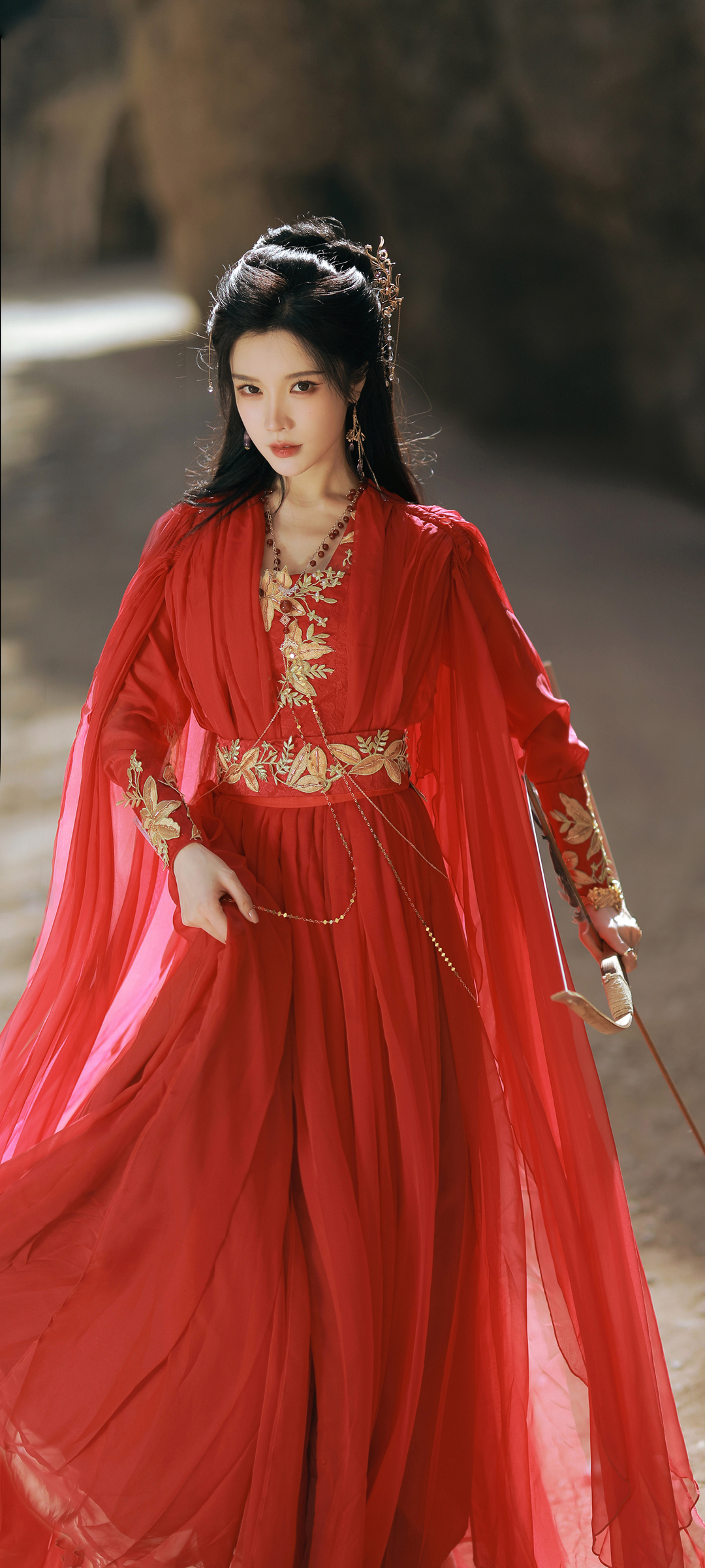 古风武侠美女红纱长裙，绝美手机壁纸免费下载