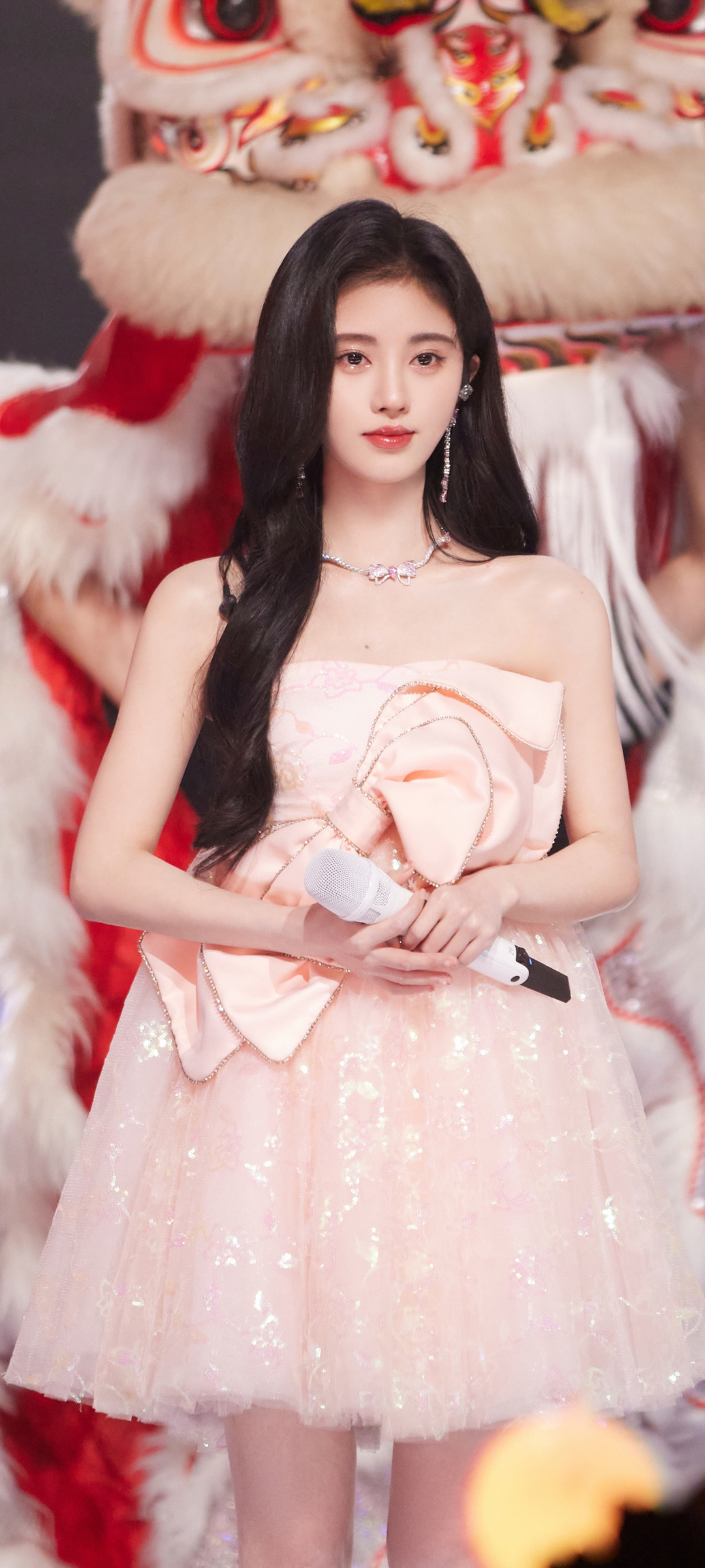 鞠婧祎抹胸裙美照，全屏高清手机壁纸免费下载