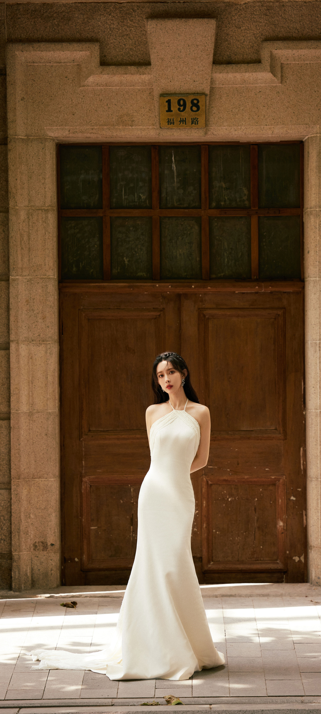 孟子义白色礼服绝美瞬间，手机壁纸免费下载