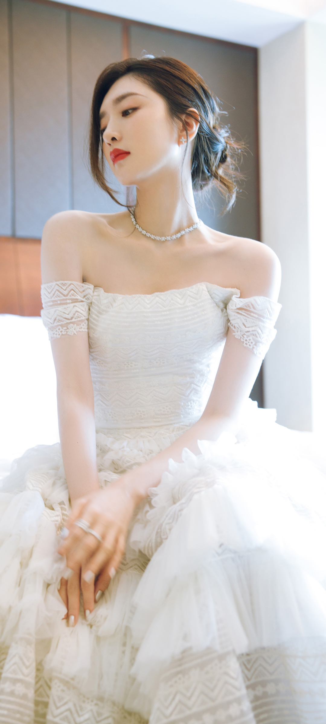 江疏影抹胸蛋糕裙，绝美全屏手机壁纸，免费下载