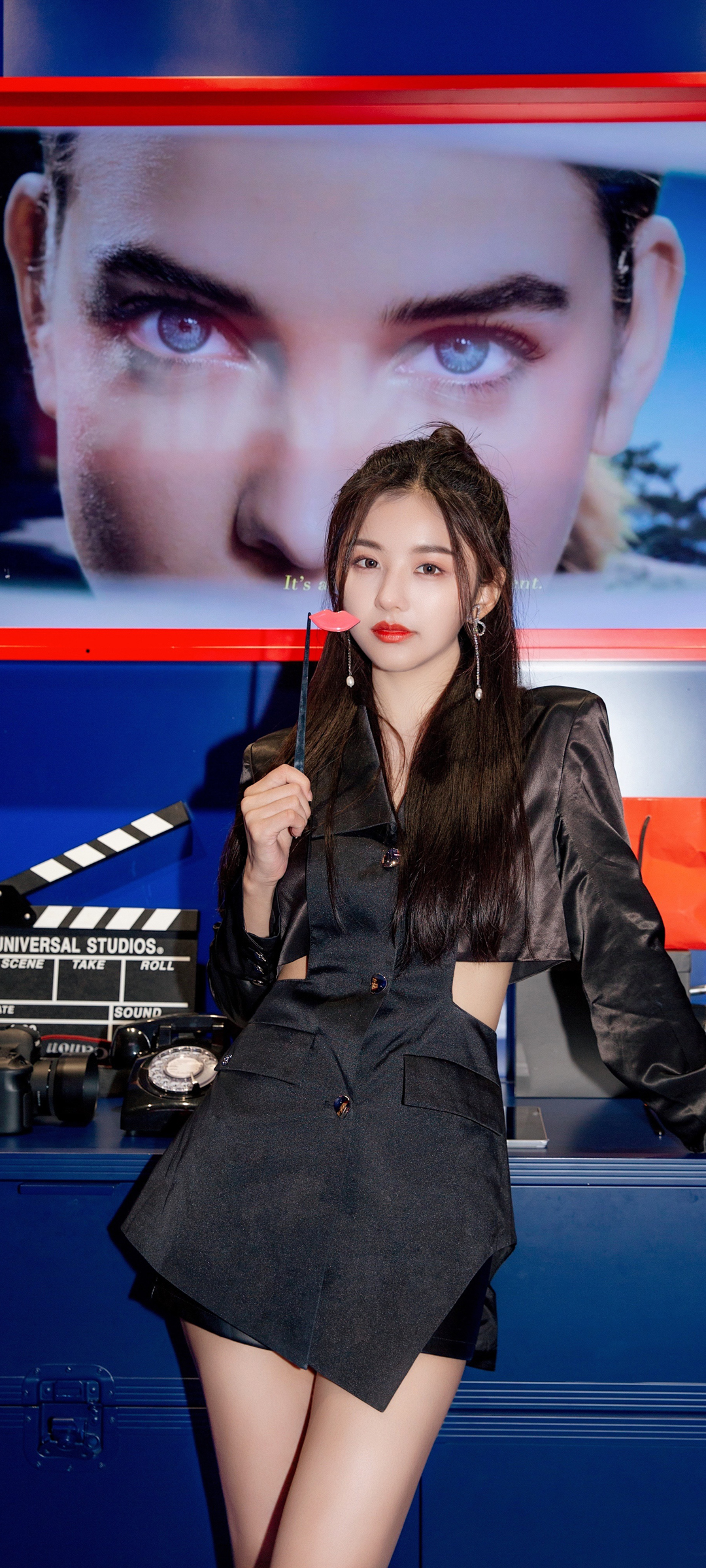高文君黑色礼服美女壁纸，高清免费下载，手机专属美化