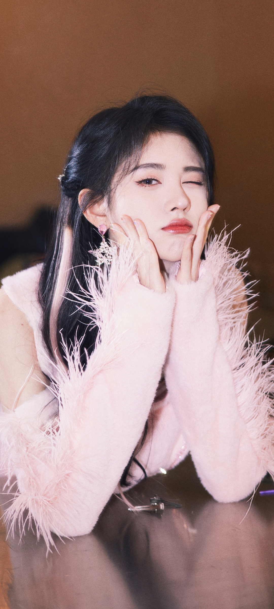 鞠婧祎萌态壁纸，美女手机背景图免费下载