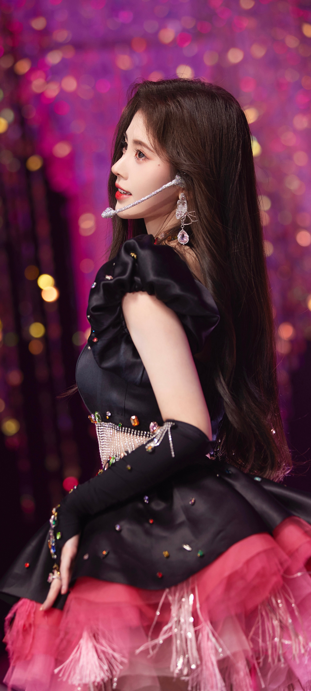 鞠婧祎绝美侧身照，高清手机壁纸，美女图片免费下载