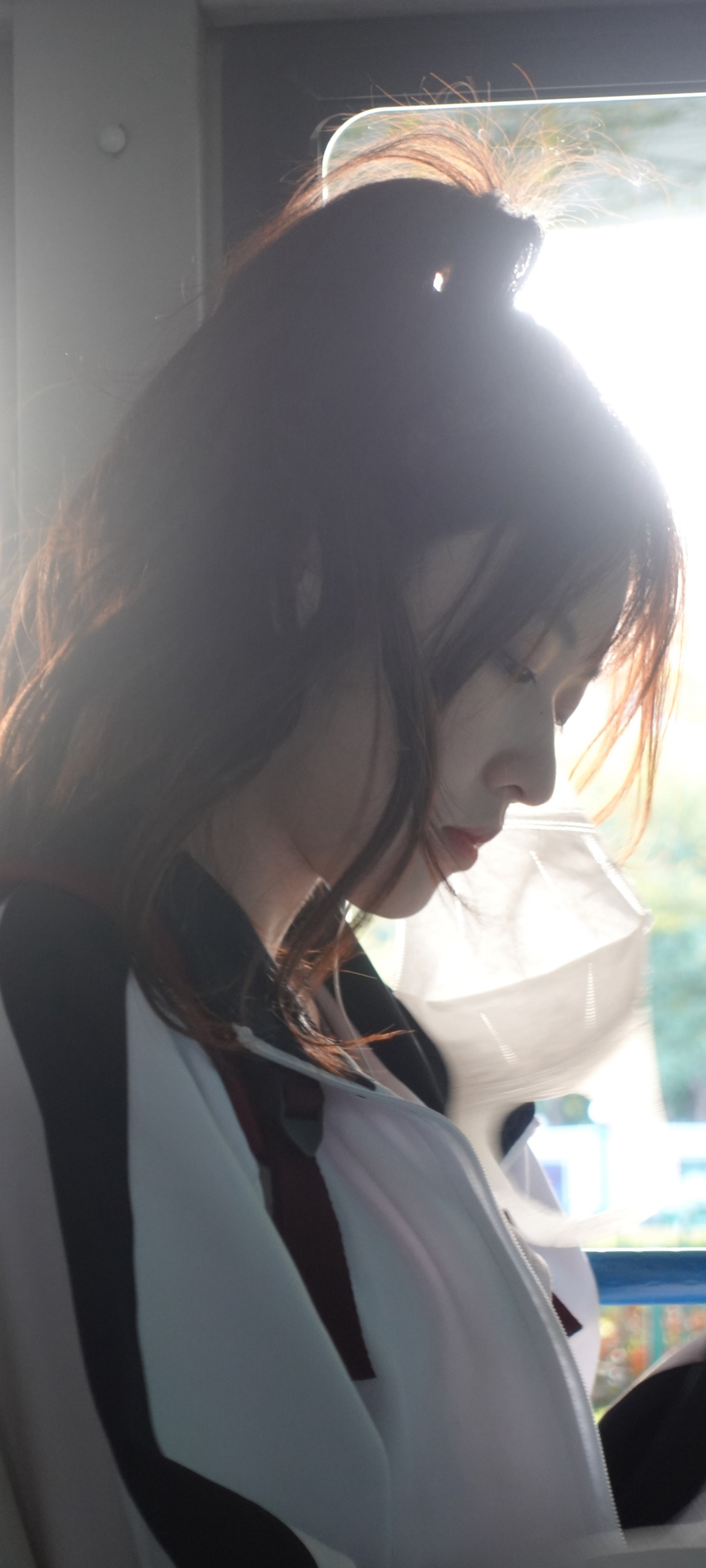 佘颖欣蛇姐侧颜绝美，校服美女手机壁纸免费下载