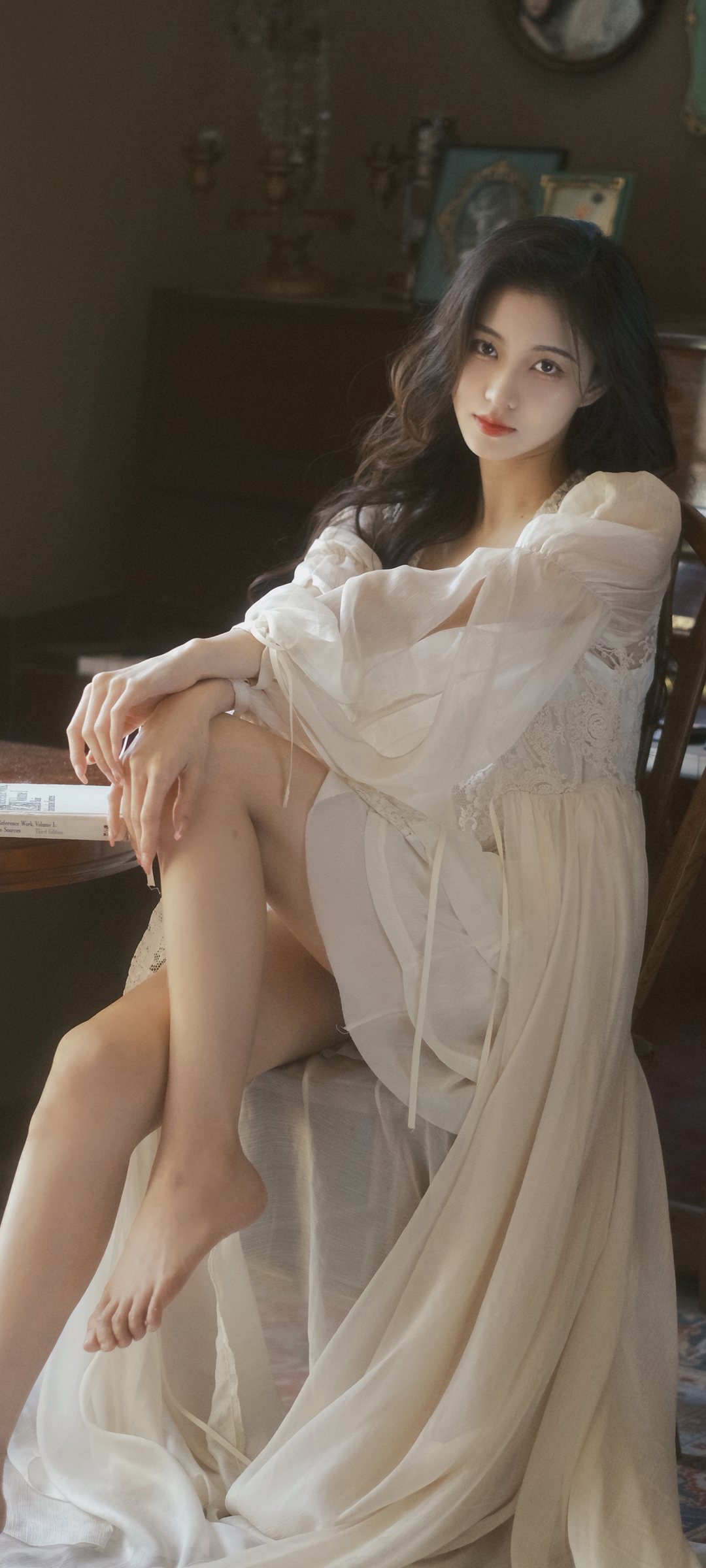 免费下载，美女模特白色裙子写真，精美手机桌面壁纸