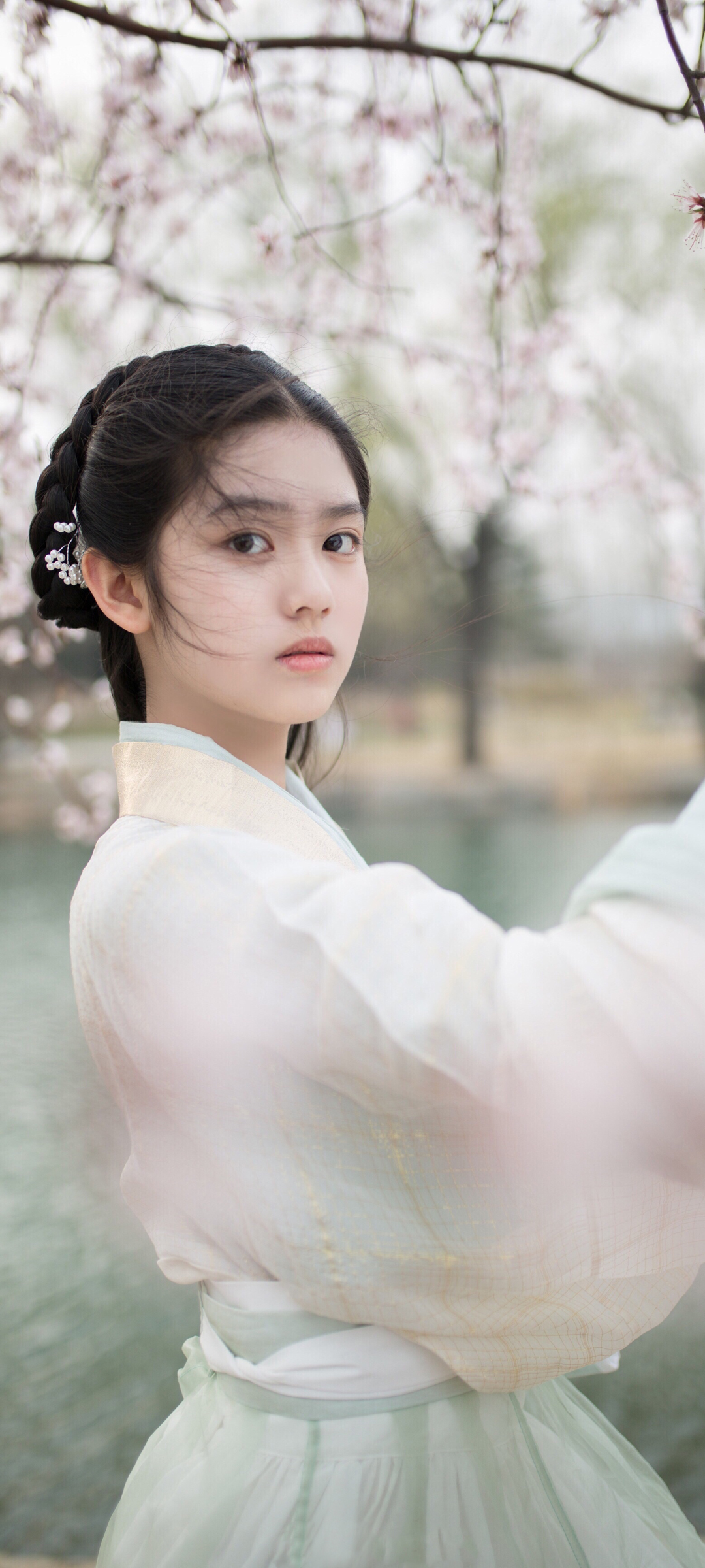 赵蕴卓汉服美女，精选手机壁纸，免费下载欣赏