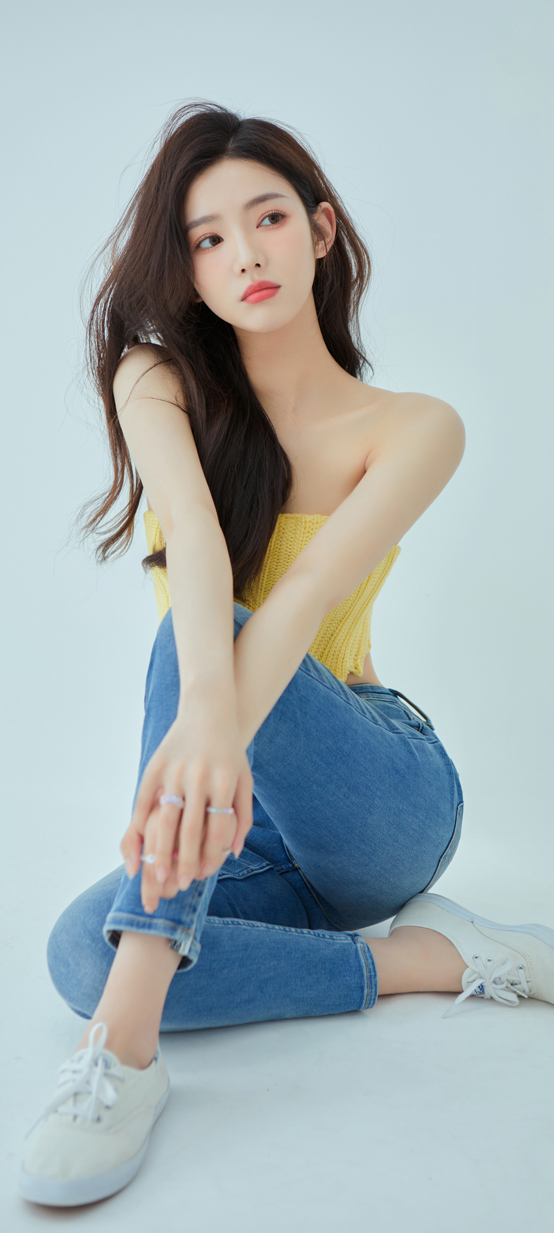 张婕婕模特美照欣赏，高清牛仔裤美女壁纸，免费下载！
