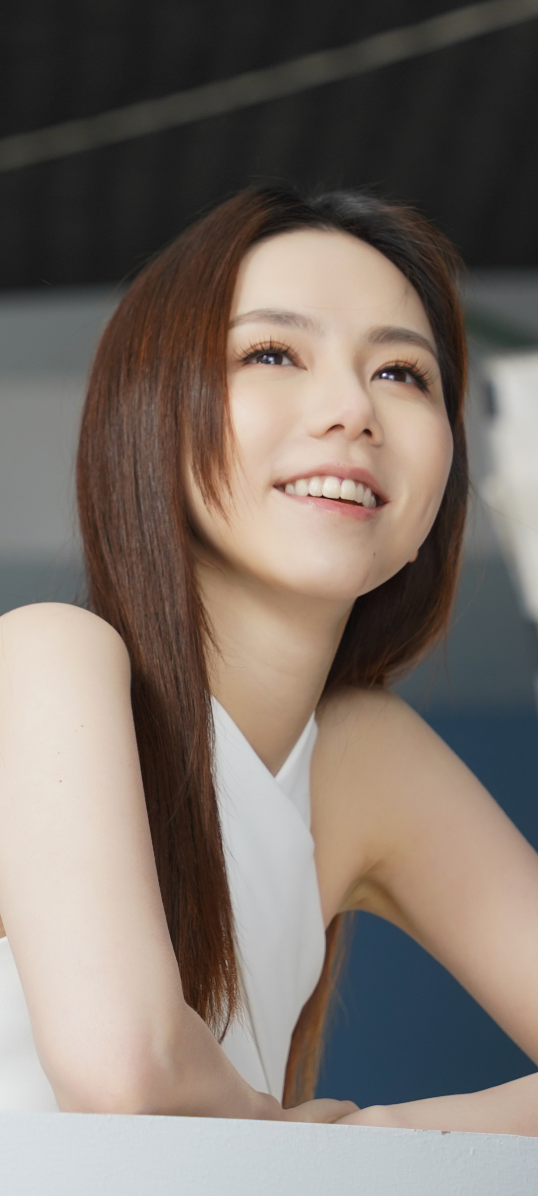 邓紫棋绝美全面屏壁纸，高清美女图片，免费下载手机壁纸