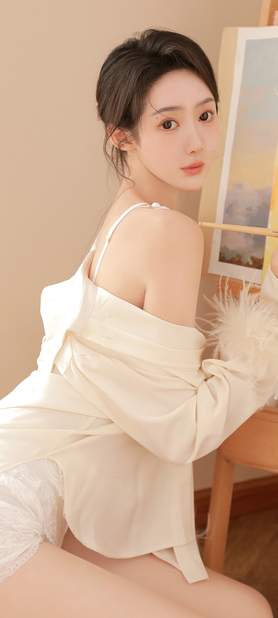 清纯美女居家秀，好身材美背，精选睡衣壁纸免费下载