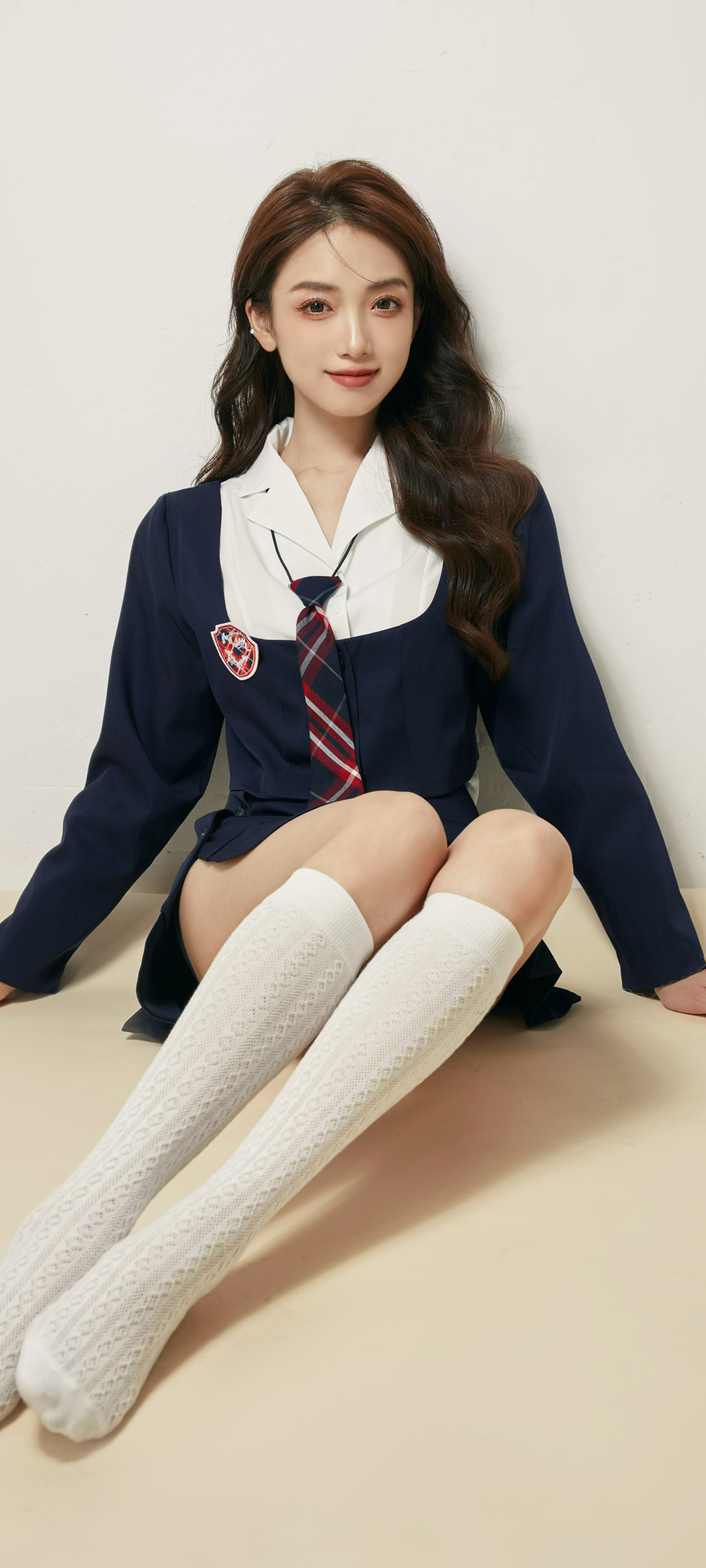深蓝色裙摆与白袜美女，精选高清手机壁纸，免费下载欣赏