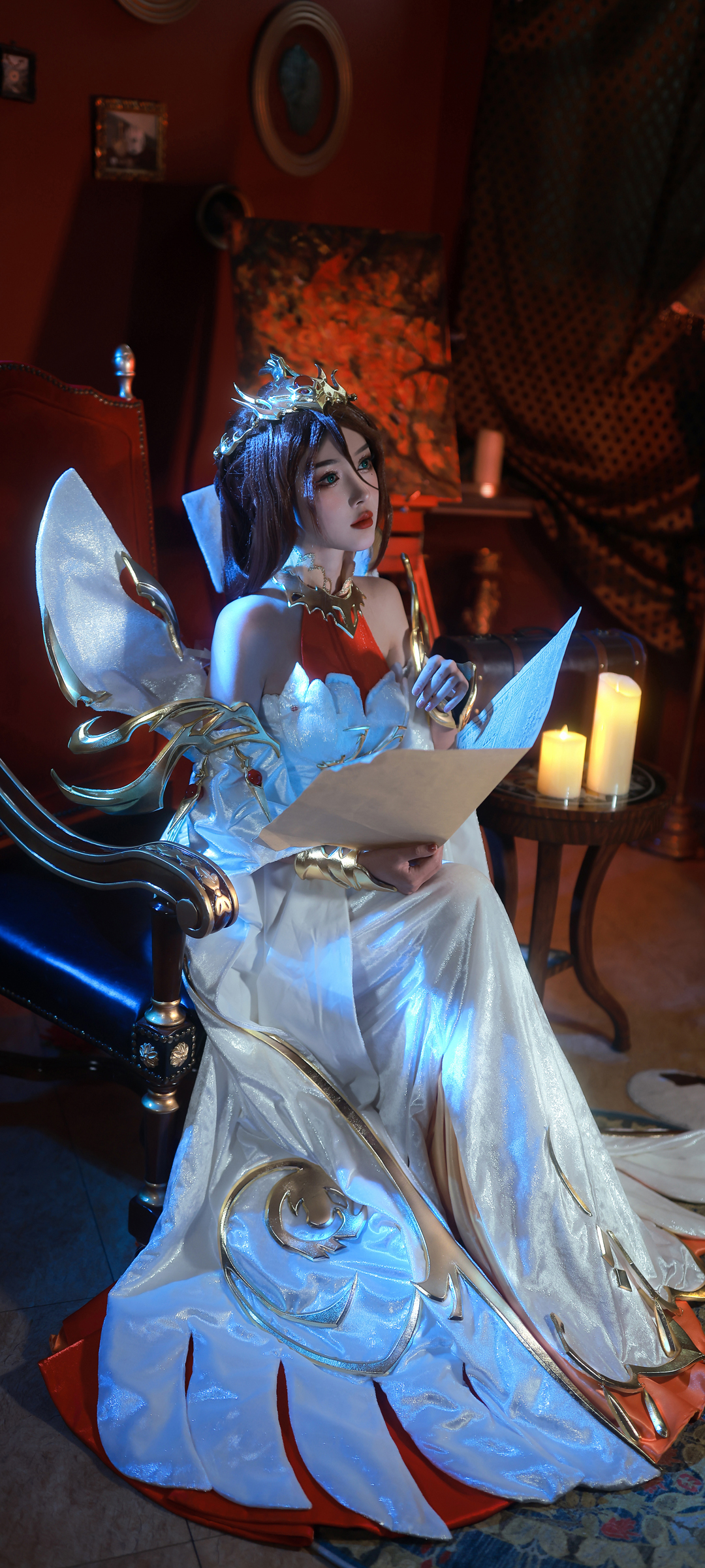 梦幻唯美，COS美女翅膀主题手机壁纸，免费下载尽享梦幻之美
