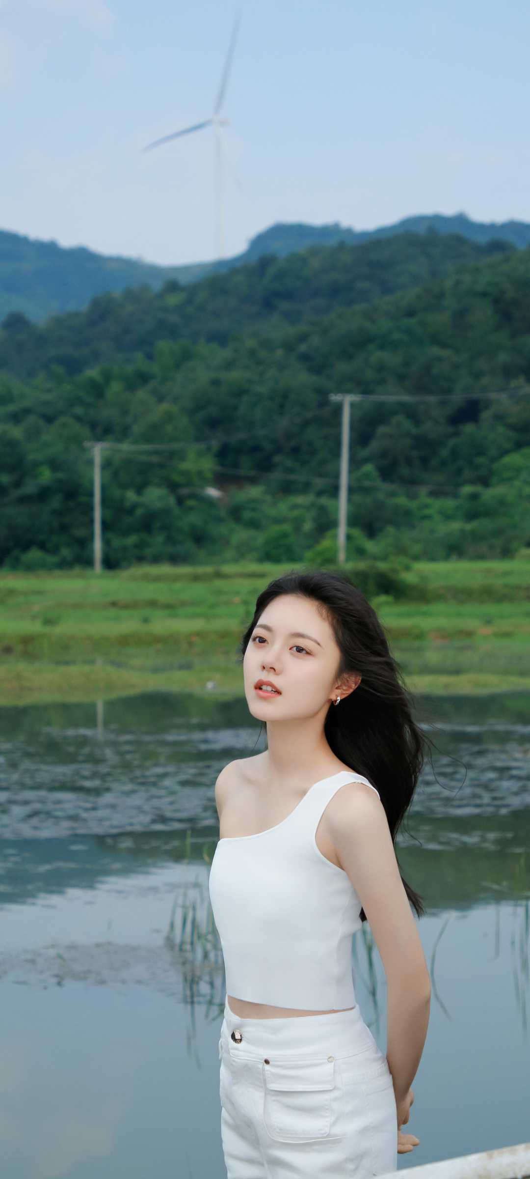 赵今麦田园风清新美女壁纸，高清免费下载，装点你的手机桌面
