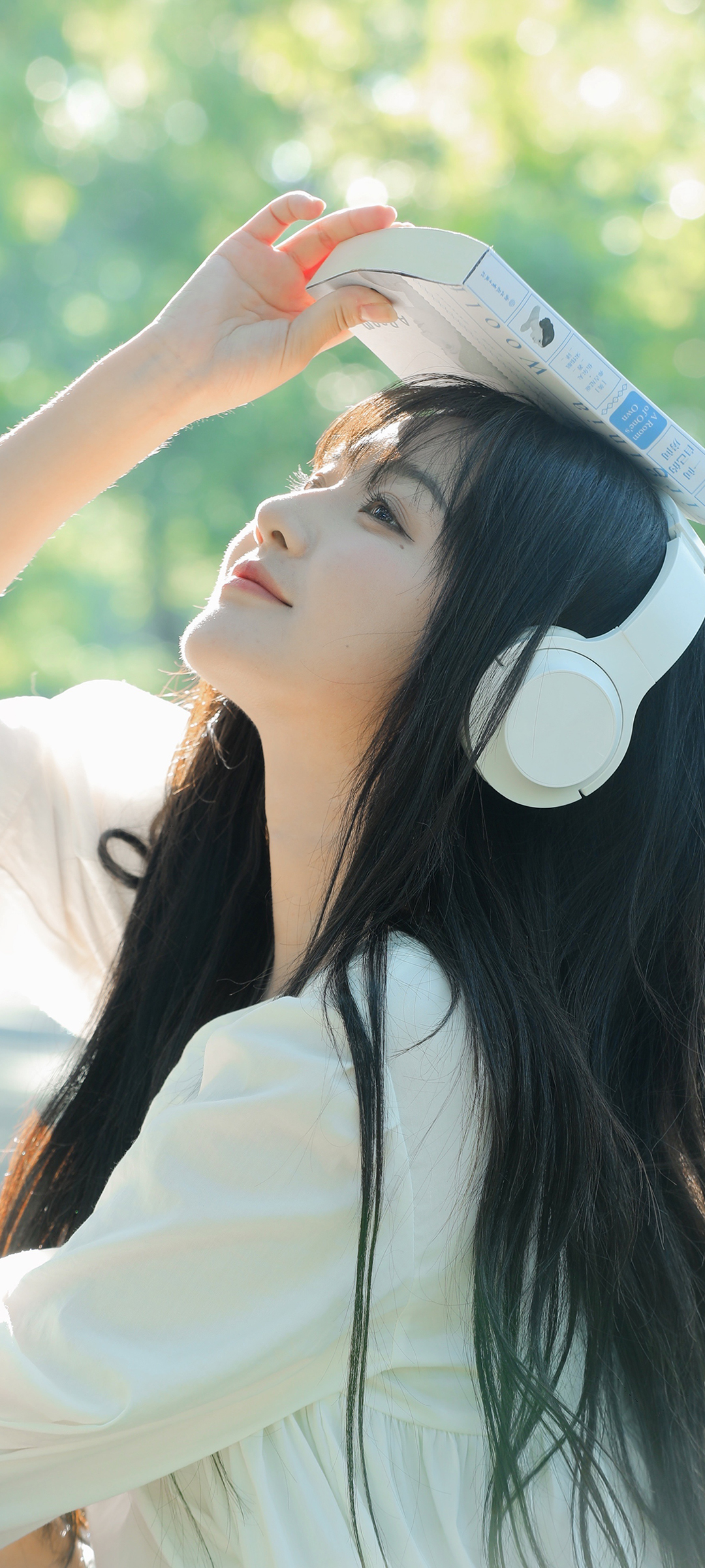 阳光美女，书韵耳麦，精选手机壁纸免费下载
