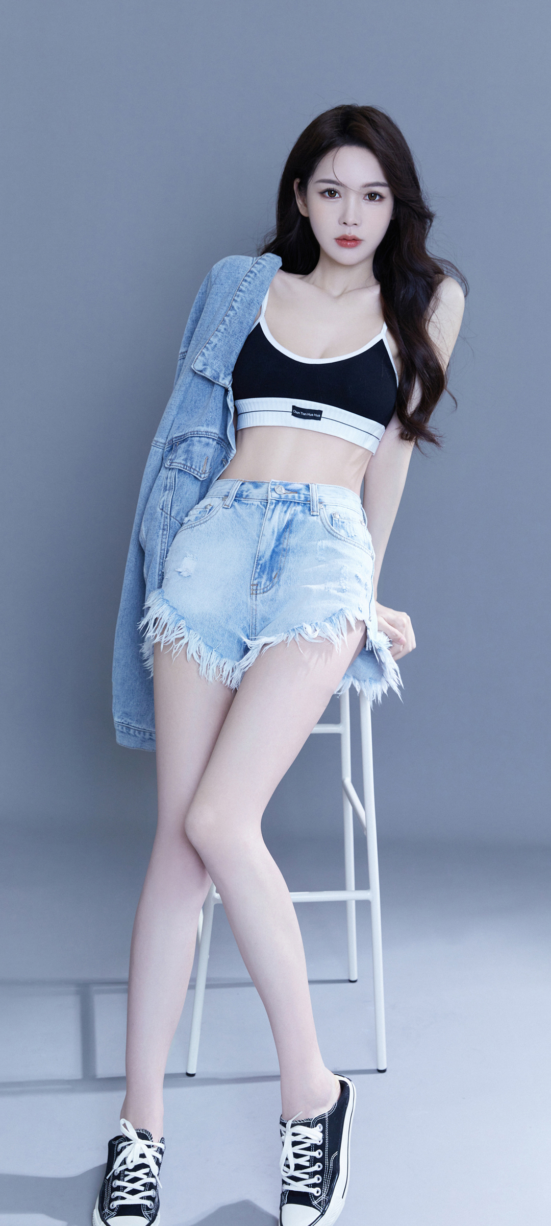 牛仔短裙美腿女神精选手机壁纸，免费下载欣赏