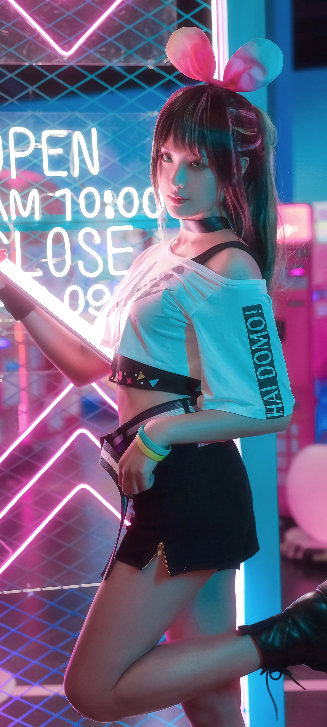 科幻少女全面屏高清壁纸，美女主题免费下载