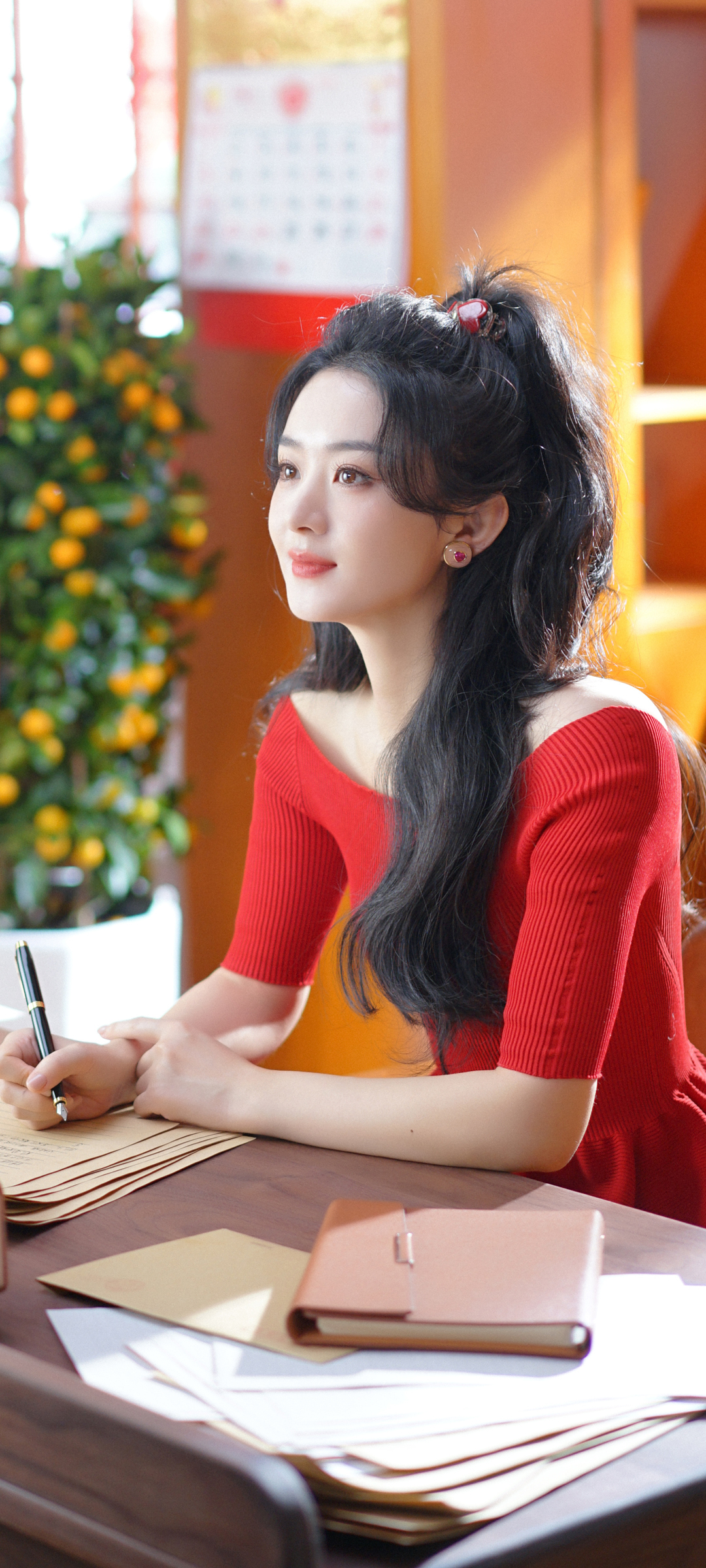 赵丽颖手机壁纸，红色毛衣裙子美女，免费下载！