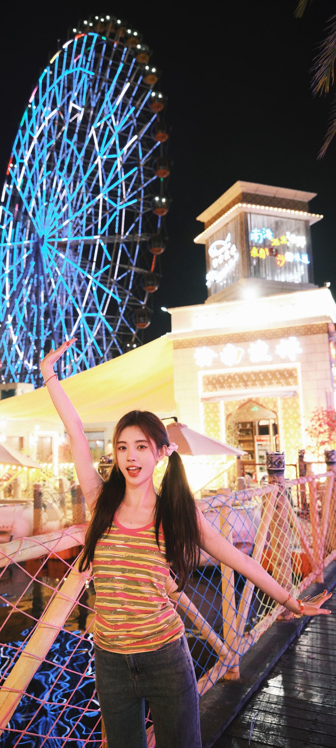 鞠婧祎摩天轮美照，高清美女手机壁纸免费下载