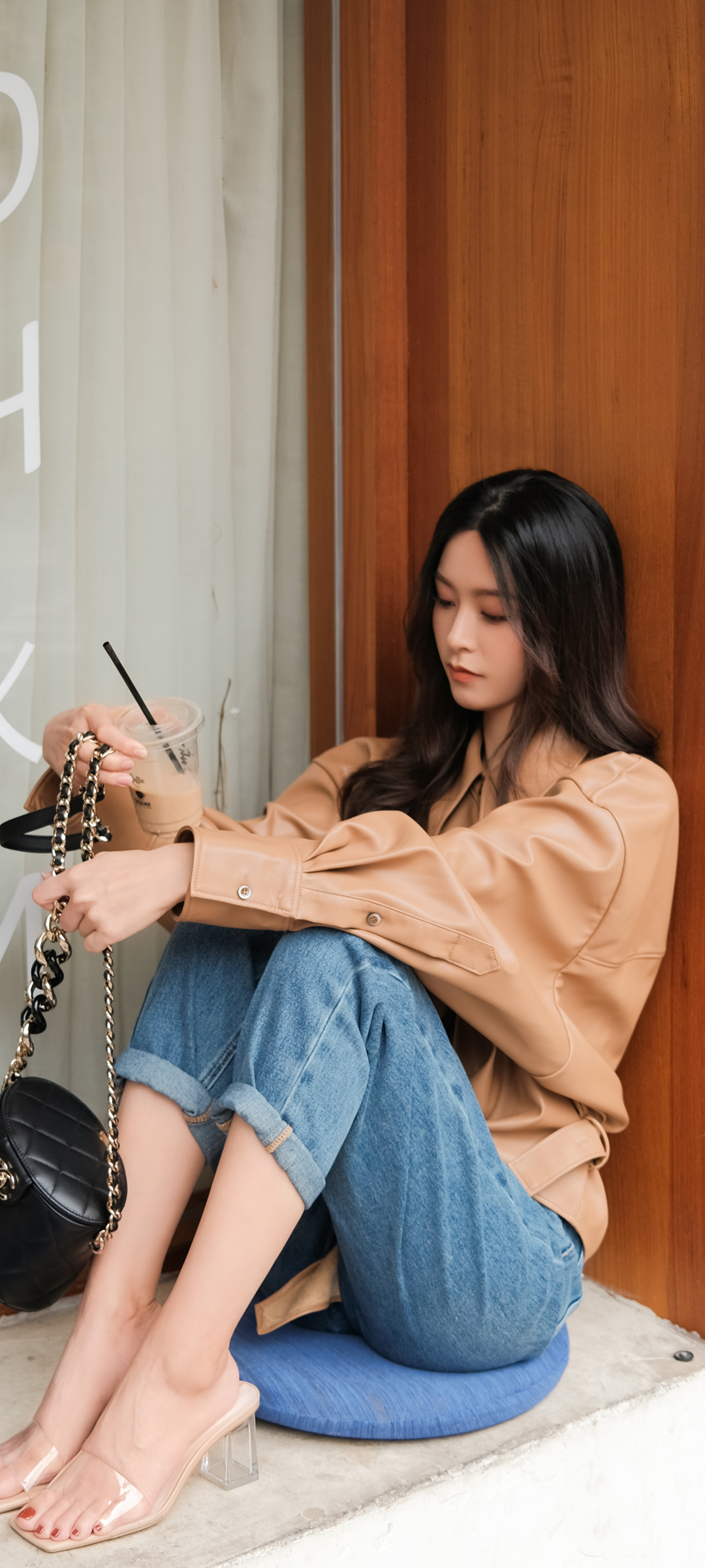 文咏珊养眼牛仔裤美照，精选手机壁纸免费下载