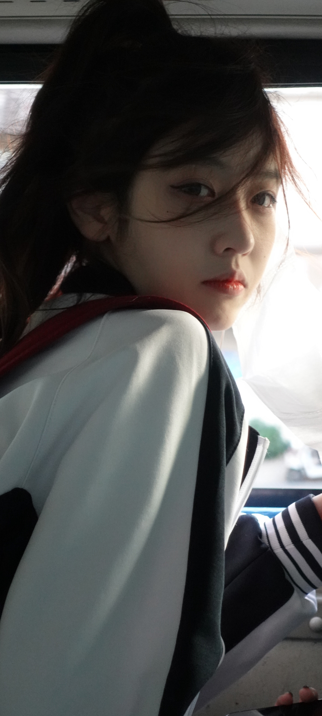 佘颖欣蛇姐校服美照，高清手机壁纸免费下载