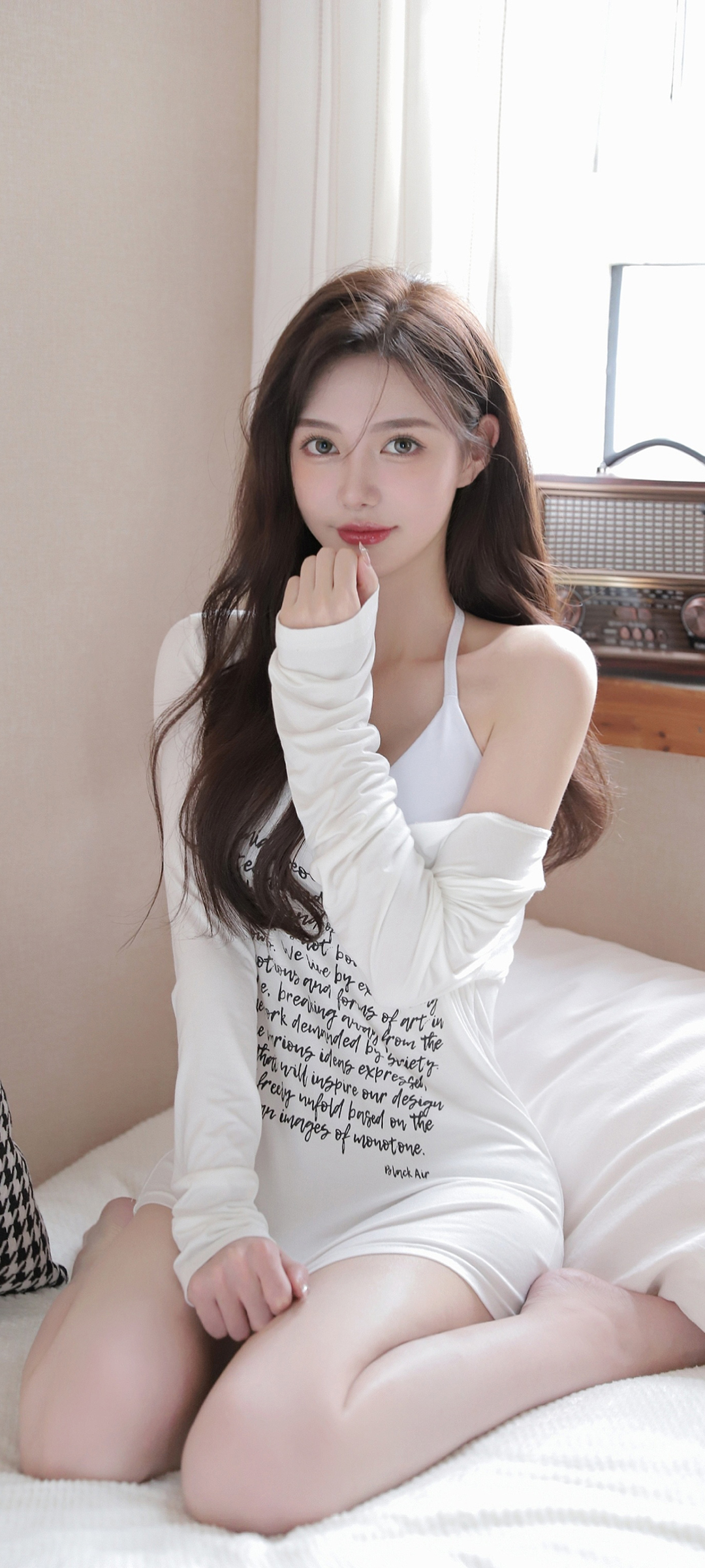 免费下载靓丽美女手机壁纸，居家装饰必备之选！