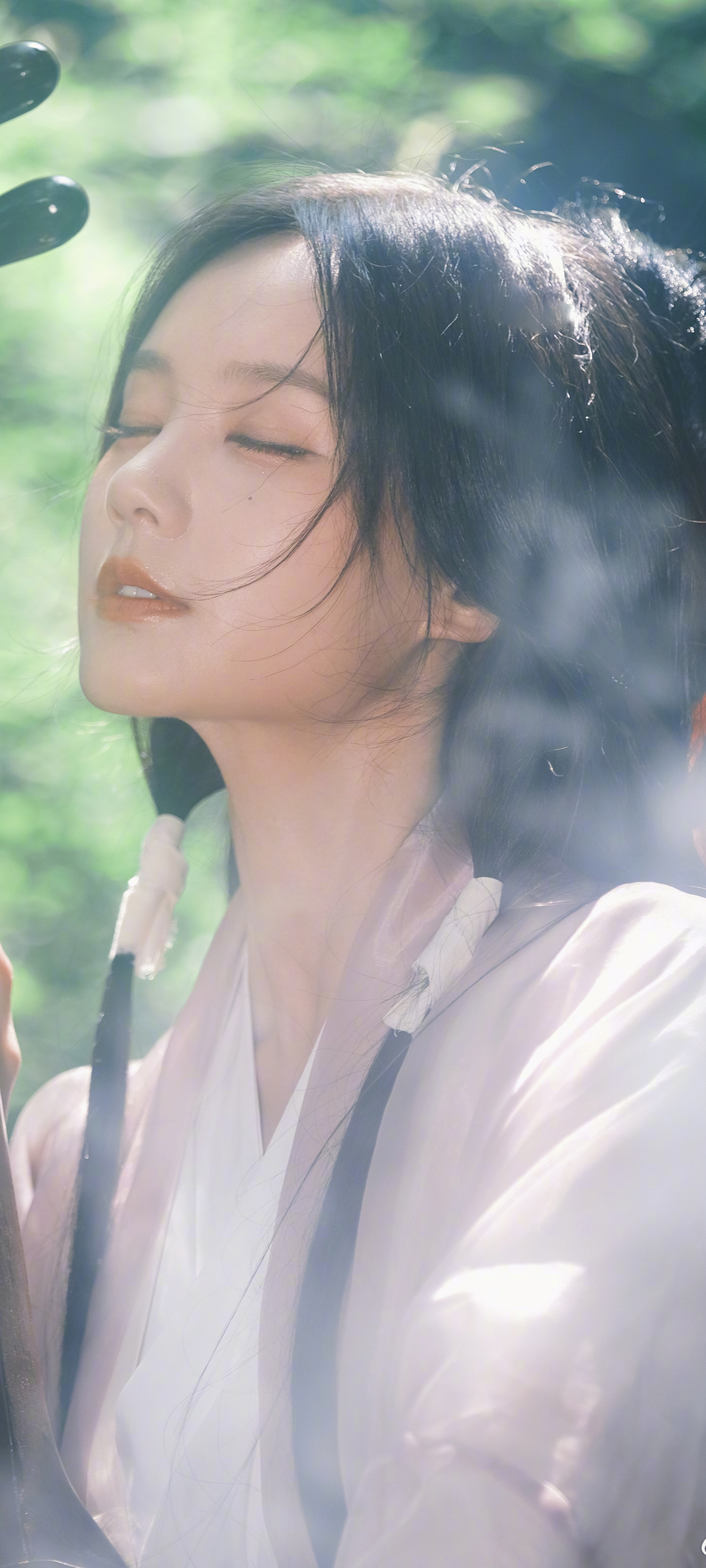 唯美古装美女李一桐闭眼倩影，精选手机壁纸免费下载