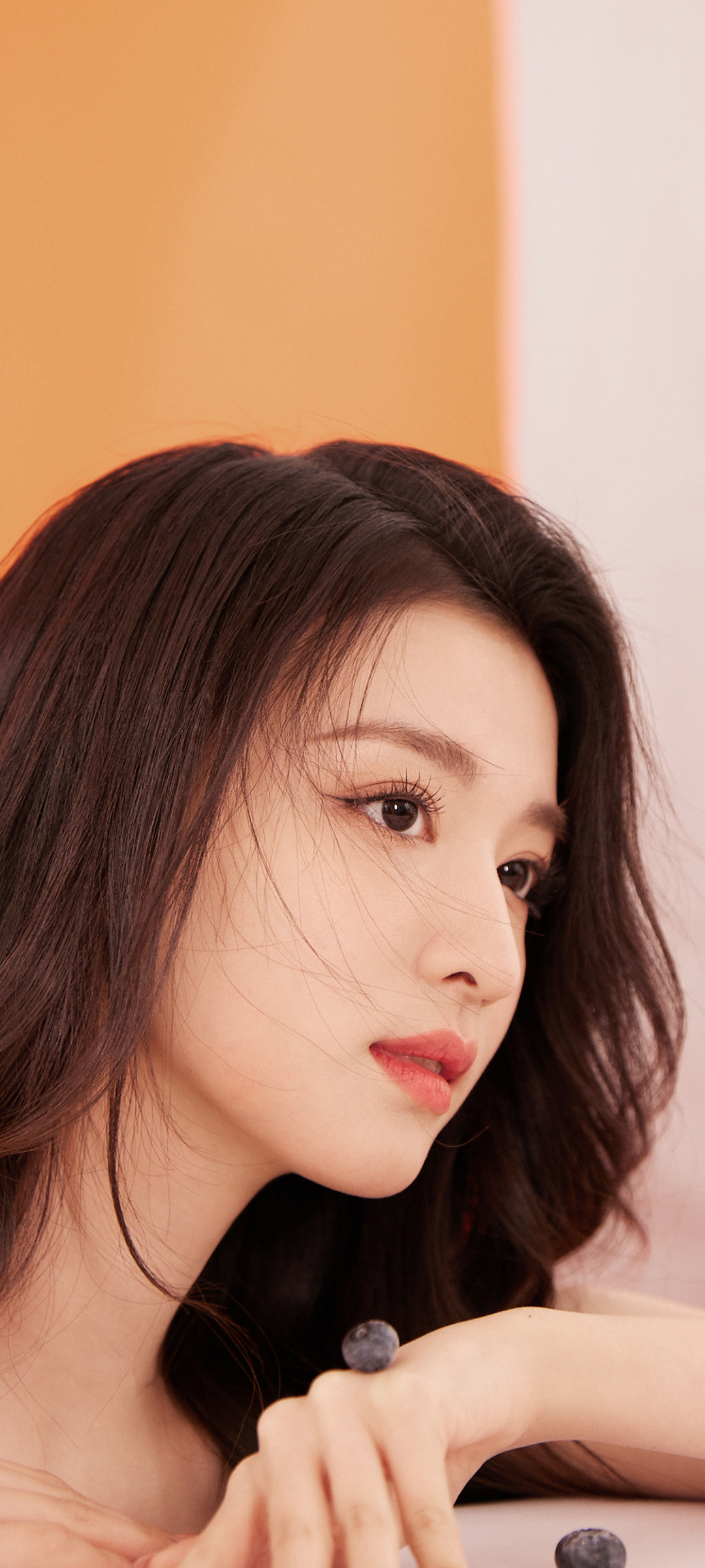 王楚然清纯侧脸全屏壁纸，美女手机背景免费下载