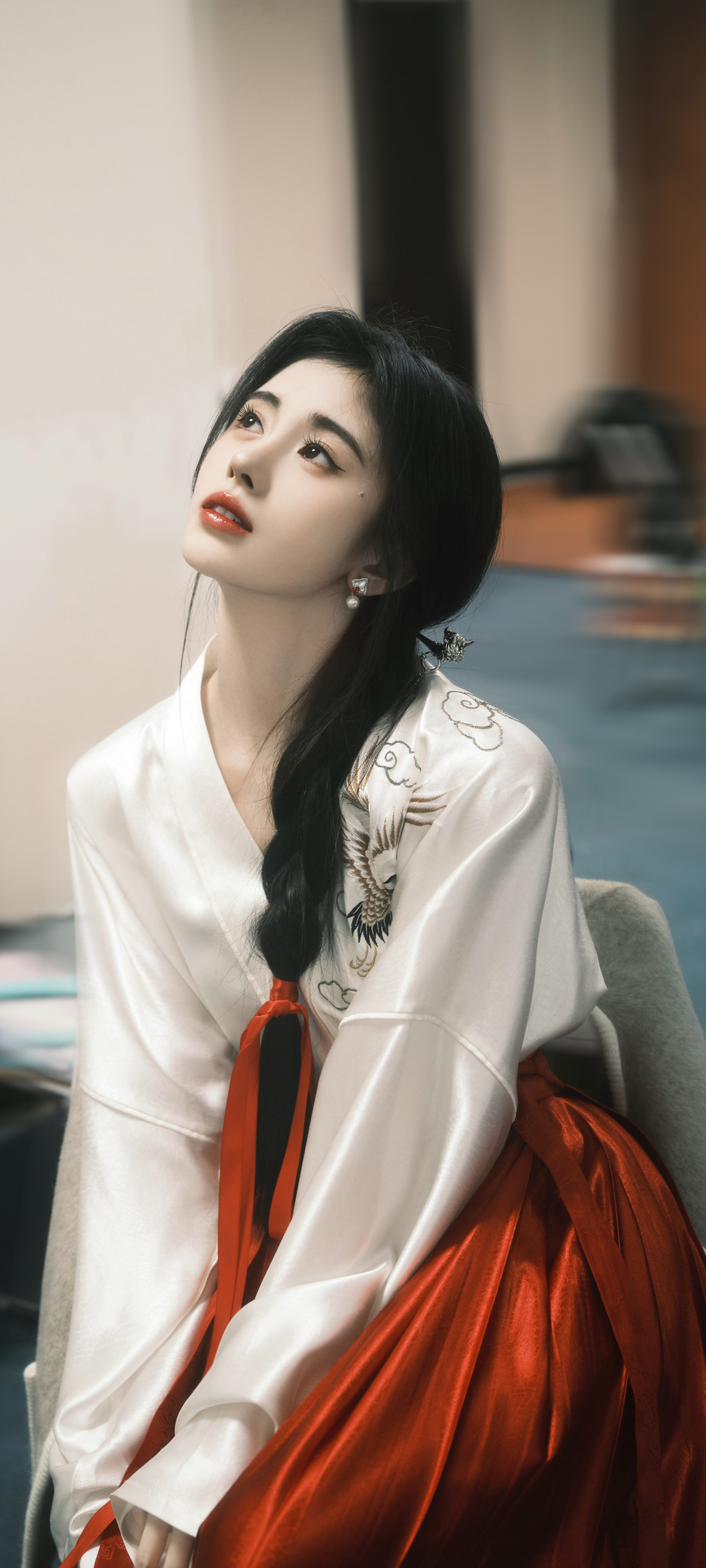 鞠婧祎白裙红裳美图，免费手机壁纸精选，一键下载