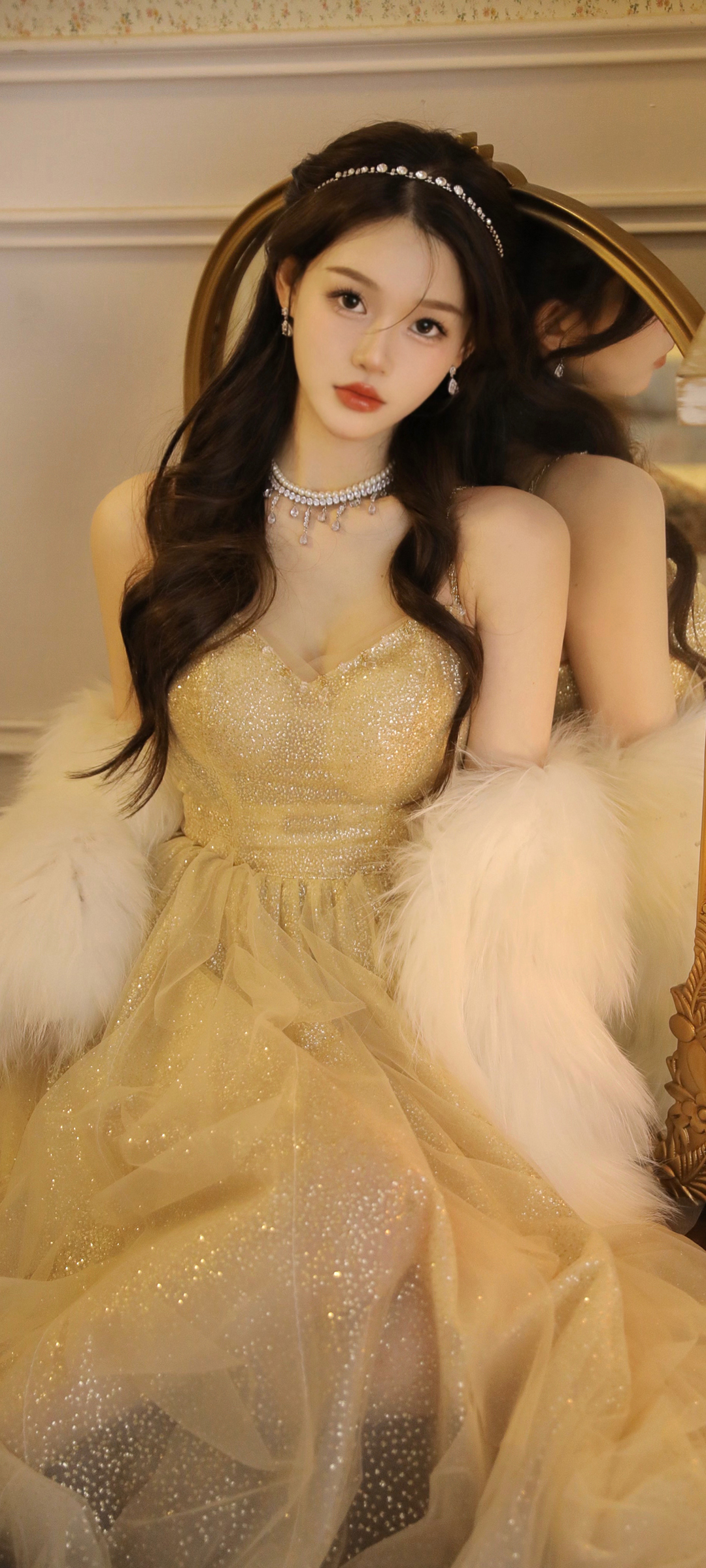 高清美女壁纸，金黄色裙子美女，免费手机壁纸下载