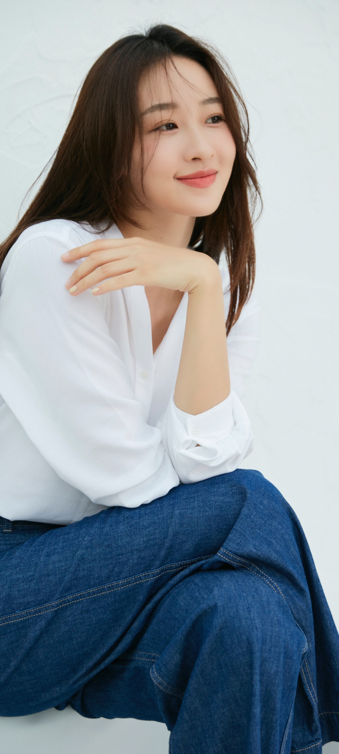 许潇晗美女壁纸，白衣牛仔裤清新风，免费手机壁纸下载