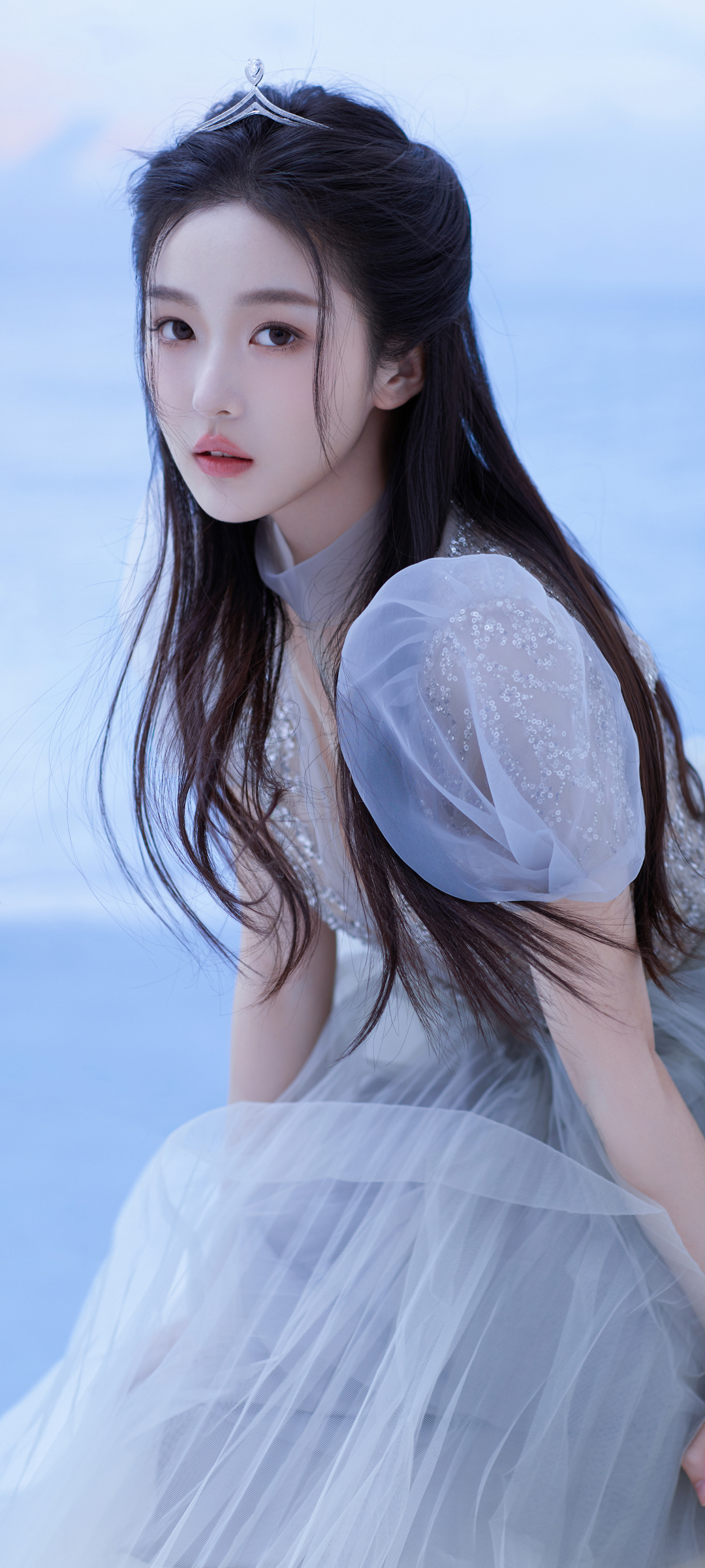 曹婉瑾蓝色裙装女神范，迷人美照手机壁纸，免费下载尽享美颜