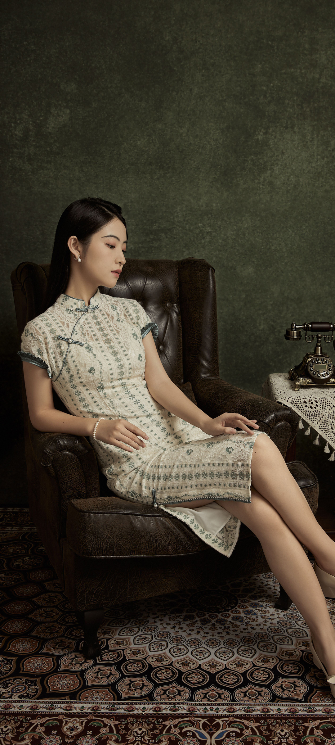 复古旗袍美女手机壁纸，免费高清下载，打造个性屏幕