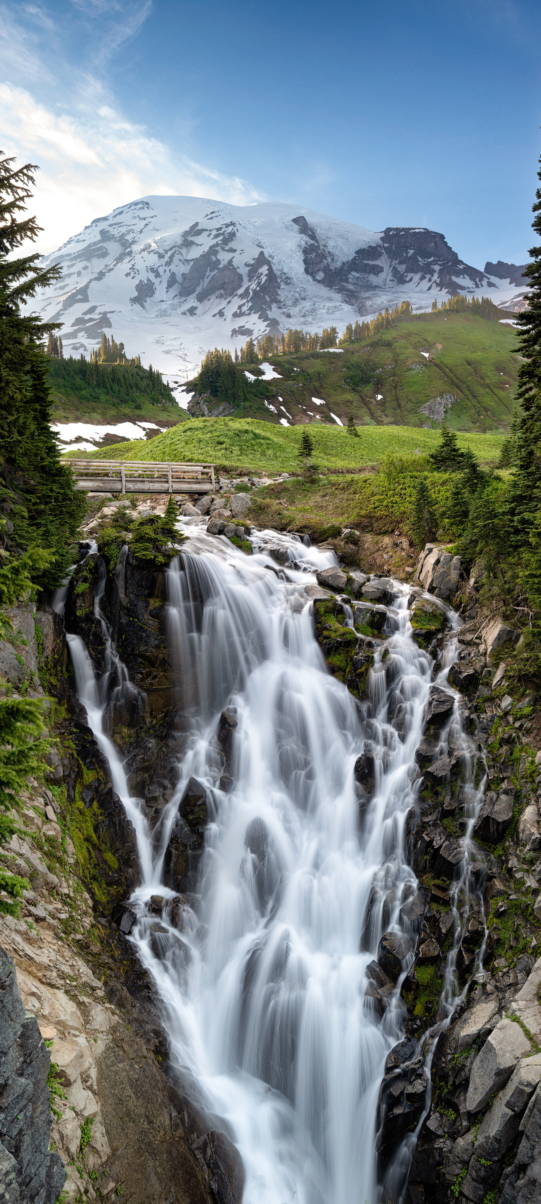 高山瀑布流水绝美壁纸，免费高清下载，自然风景尽在掌中