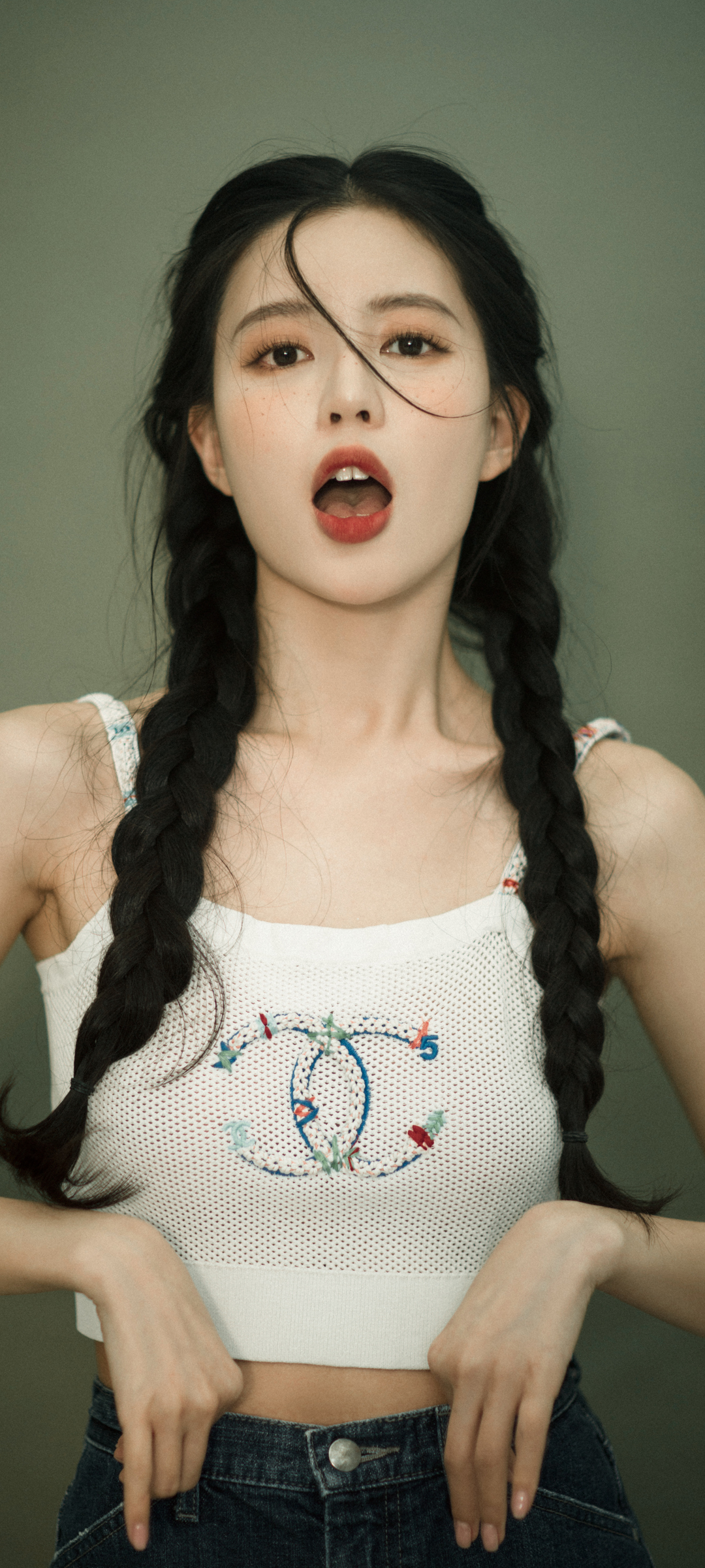 温心美女手机壁纸，精选免费桌面背景，一键下载美化手机