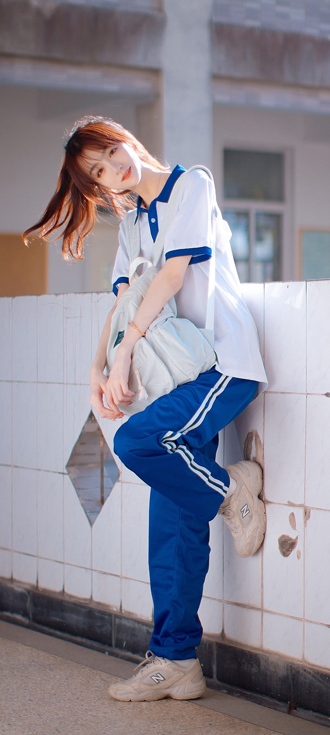 校服美女萌态壁纸，高清免费下载手机屏保