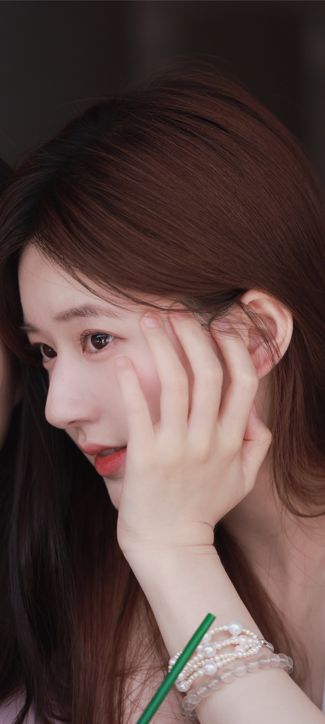 赵露思绝美侧颜写真，免费下载美女手机壁纸精选