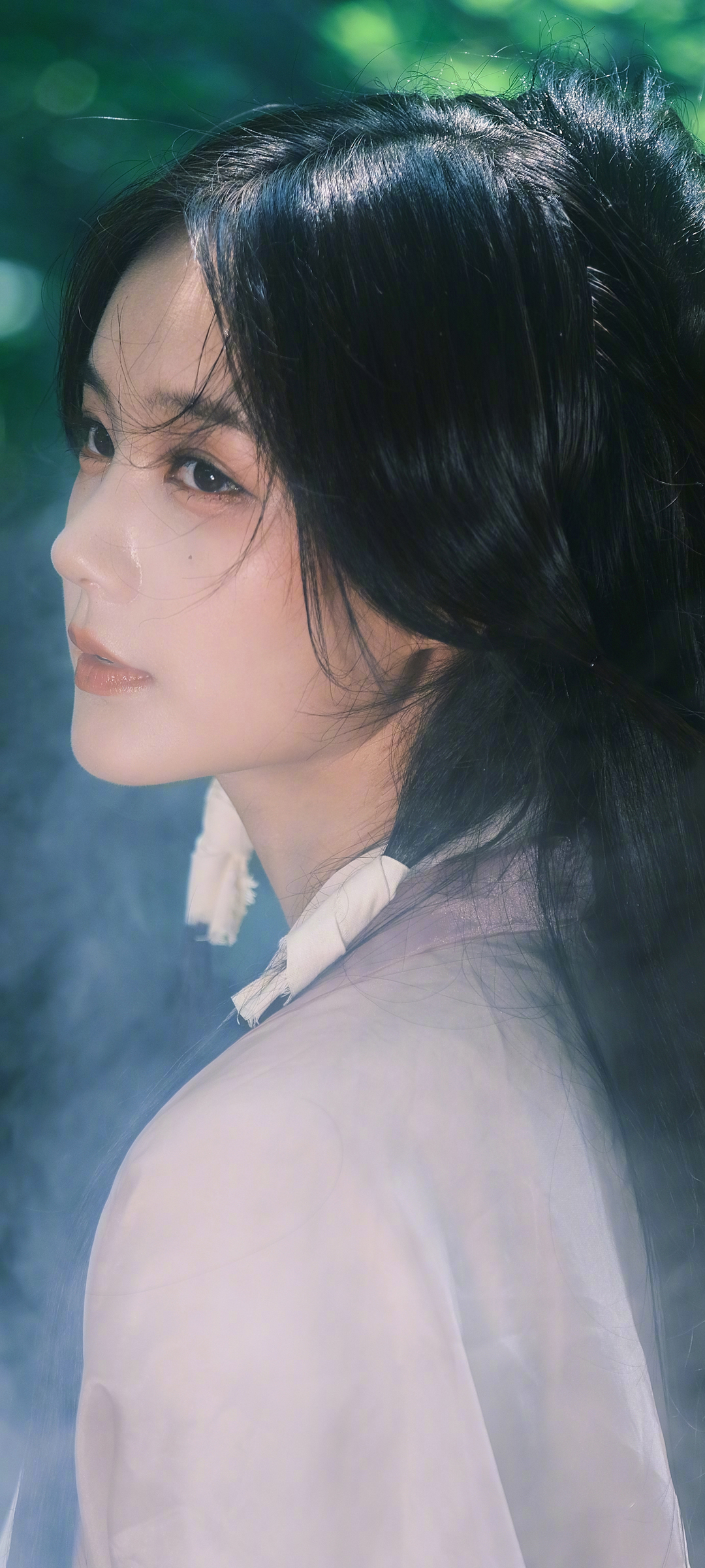 李一桐唯美侧脸手机壁纸，美女高清图免费下载