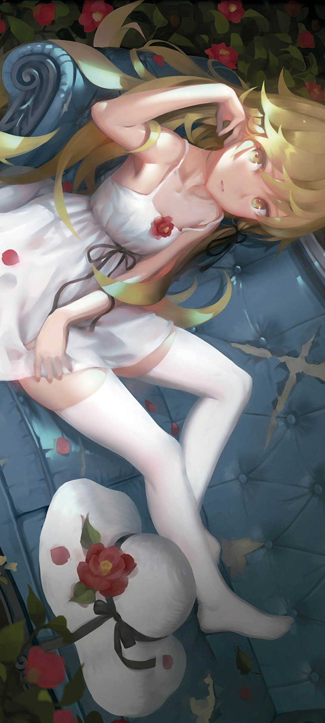 动漫女孩手机壁纸，黄色短发配白裙白袜，免费下载