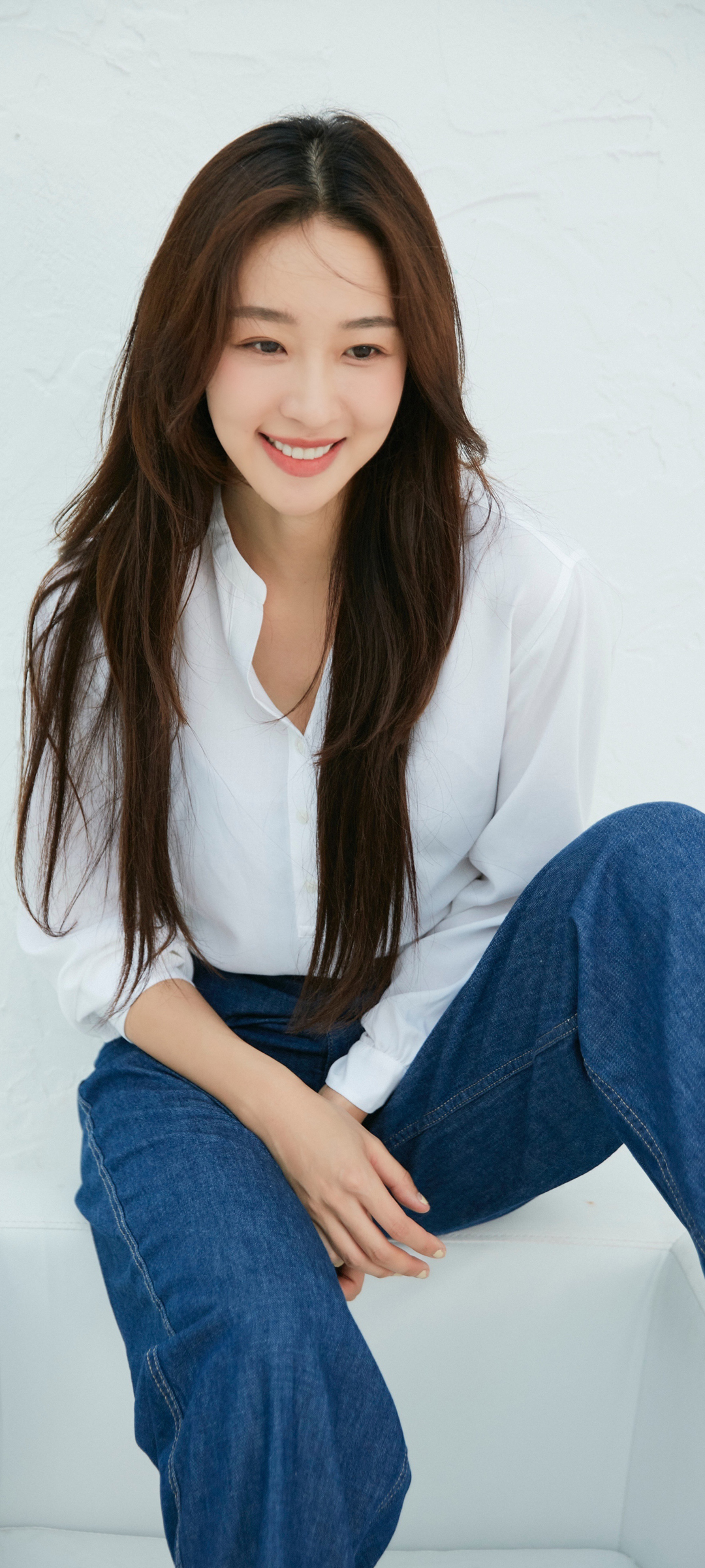 许潇晗长发美女高清壁纸，免费下载，扮靓手机屏幕
