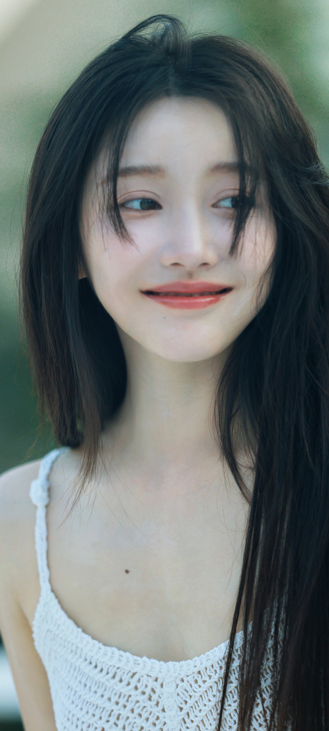 清纯长发美女姜贞羽手机壁纸，免费下载，美丽瞬间掌握！