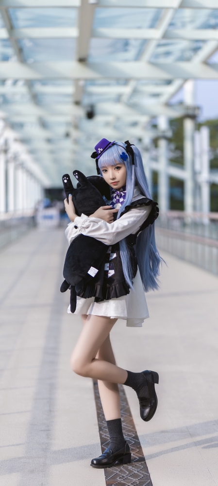 免费下载，蓝色长发美女Cosplay美腿，精选手机壁纸