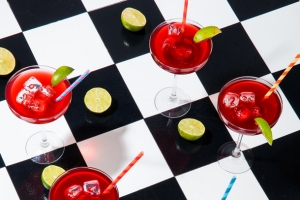 黑色色背景红色饮料