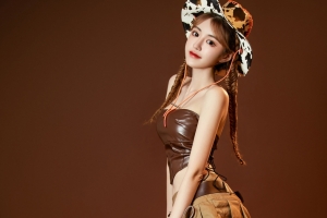 美女百褶裙 帽子 好看身材美腿牛仔美女4k壁纸