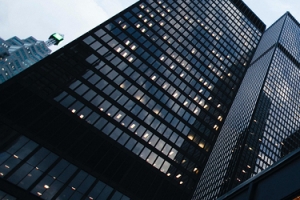 仰视金融建筑图片