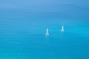 大海 船 极简主义 蓝色 4k壁纸 3840x2160