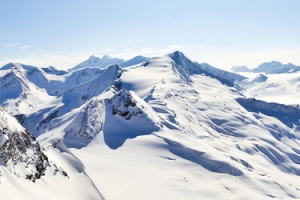 大气雪山冬天景色蓝色banner