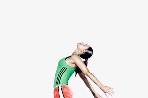 干净简洁的运动型美女