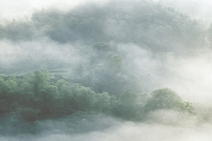 云雾山水风景背景