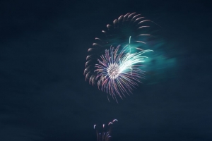 礼炮 烟花 火花 射线 天空 夜间 4k壁纸 3840x2160