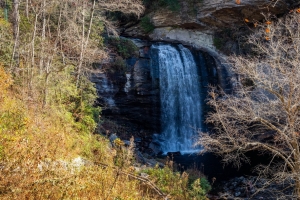 瀑布 景观 岩石 悬崖 树木 自然 4k壁纸 3840x2160