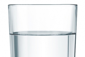 一杯水与玻璃杯